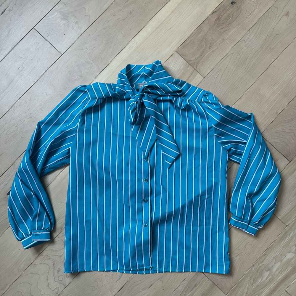 Vintage Blouse with necktie